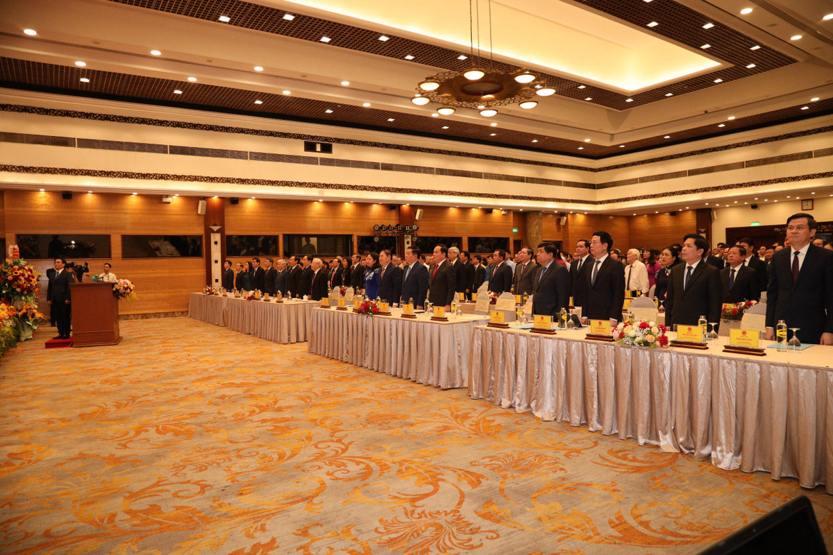 Buổi lễ cũng vinh dự với sự có mặt của các Đồng chí Ủy viên, nguyên Ủy viên Ban chấp hành Trung ương Đảng, là lãnh đạo Cơ quan của Trung ương Đảng; Chính phủ, Quốc hội; các Đồng chí Bí thư và đại diện lãnh đạo các tỉnh, thành phố trực thuộc Trung ương. Các đồng chí đại diện Lãnh đạo các Ban, Bộ, ngành, tổ chức, cơ quan Trung ương; các Viện nghiên cứu, trường Đại học, Tập đoàn doanh nghiệp KH&amp;CN trong cả nước.