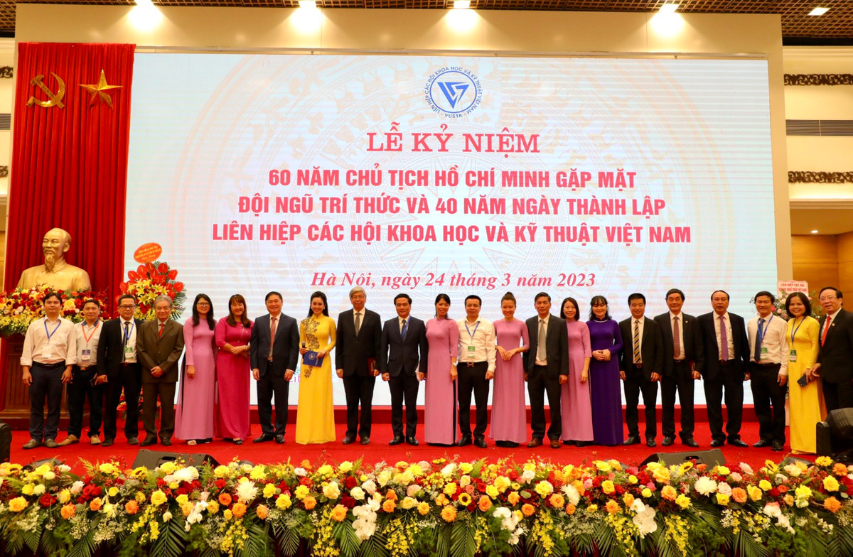 Qua tổng kết Phong trào thi đua hướng tới kỷ niệm 60 năm ngày Chủ tịch Hồ Chí Minh gặp gỡ đội ngũ trí thức và 40 năm ngày thành lập Liên hiệp các Hội KH&amp;KT Việt Nam, đã có 52 tập thể và 70 cá nhân trong toàn hệ thống Liên hiệp Hội Việt Nam được tặng Bằng khen của Liên hiệp Hội Việt Nam. Đến trưa 24/3, buổi lễ kỷ niệm 60 năm ngày Chủ tịch Hồ Chí Minh gặp gỡ đội ngũ trí thức và 40 năm ngày thành lập Liên hiệp các Hội KH&amp;KT Việt Nam đã kết thúc thành công tốt đẹp.