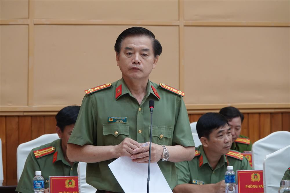 Ngày 17/3, tại tỉnh Bình Thuận, Bộ Công an công bố quyết định của Bộ trưởng Bộ Công an, điều động Đại tá Lê Quang Nhân, Phó Giám đốc Công an tỉnh Đồng Nai, đến giữ chức giám đốc Công an tỉnh Bình Thuận, thay Đại tá Trần Văn Toản.