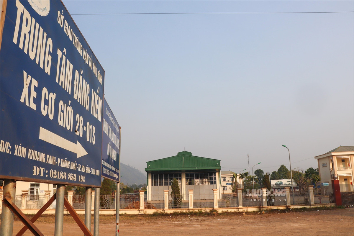 Hoa Binh: Khai tru Dang Giam doc va 7 can bo Trung tam Dang kiem