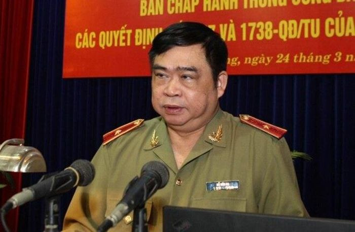 Khai tru Dang ong Do Huu Ca va 3 cuu quan chuc