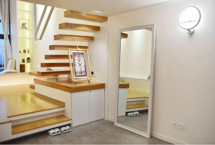 Thêm vào đó, cách tạo giật cấp và bố trí thêm gác xép đủ để nhân thêm diện tích, tăng thêm các khu vực chức năng để khi ngồi ở bất kỳ góc nhỏ nào đều cảm thấy yêu thích, thấy yêu thương không gian nhỏ của mình nhiều hơn mỗi ngày. 