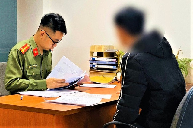 Báo chốt CSGT trên mạng xã hội, thanh niên bị phạt 7,5 triệu Bao chot CSGT tren mang xa hoi, thanh nien bi phat 7,5 trieu