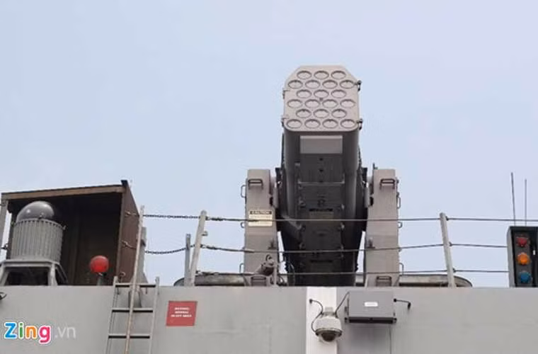 Hỏa lực phòng không trên tàu USS Fort Worth (LCS-3) có hệ thống tên lửa RAM (21 quả đạn) chuyên sử dụng để phòng thủ điểm chống tên lửa hành trình. Ảnh: Zing