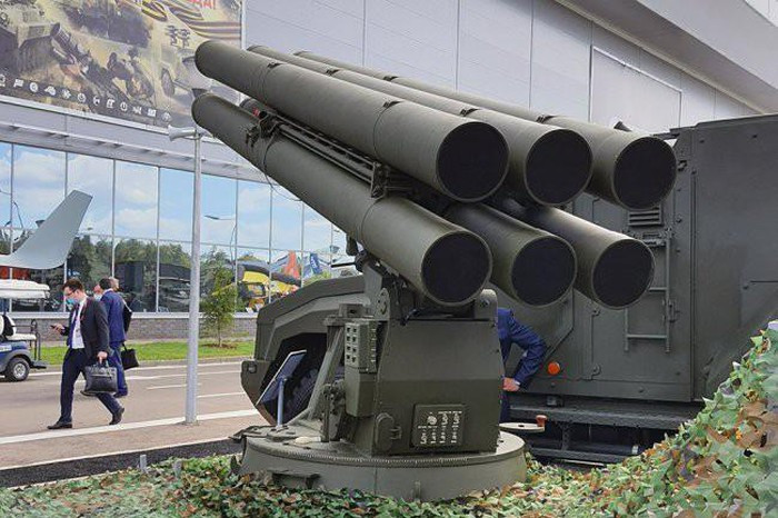 Tuy nhiên vũ khí trên khi xuất hiện tại Syria sẽ do binh sĩ Nga điều khiển trực tiếp, đây là quyết định hợp lý bởi dù sao tên lửa Hermes vẫn là vũ khí mới và đang trong quá trình hoàn thiện tính năng.