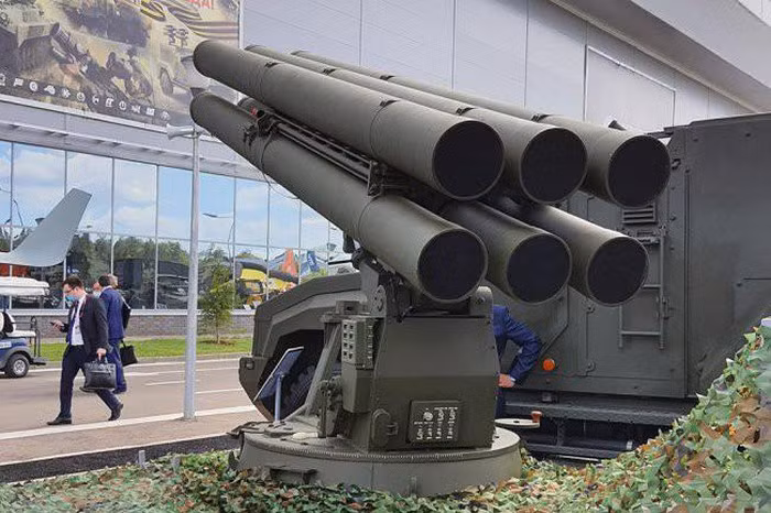 Tuy nhiên vũ khí trên khi xuất hiện tại Syria sẽ do binh sĩ Nga điều khiển trực tiếp, đây là quyết định hợp lý bởi dù sao tên lửa Hermes vẫn là vũ khí mới và đang trong quá trình hoàn thiện tính năng.