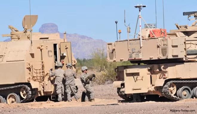 Tới tháng 9/2015, Raytheon tiếp tục ra mắt phiên bản Excalibur N5 với cảm biến radar bước sóng milimet. Như vậy, 2 phiên bản S và N5 có cơ chế hoạt động như một quả tên lửa phòng không.