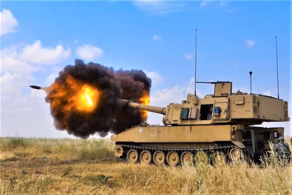 Đặc biệt M109A7 có thể bắn đạn có điều khiển XM982 Excalibur S với tầm bắn 40 km. Excalibur S là loại đạn do tập đoàn Raytheon và BAE Systems hợp tác phát triển, được dẫn đường bằng GPS với bán kính lệch mục tiêu (CEP) chỉ khoảng 5m.