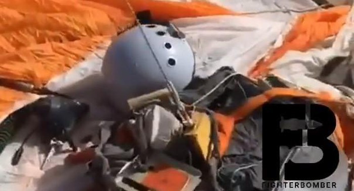 “Tôi đã phải kích hoạt ghế phóng và thoát ly khỏi máy bay từ cự ly cách căn cứ 45 km sau khi nó bị trúng đạn. Tôi đã tách khỏi dù và đợi người đến cứu”.