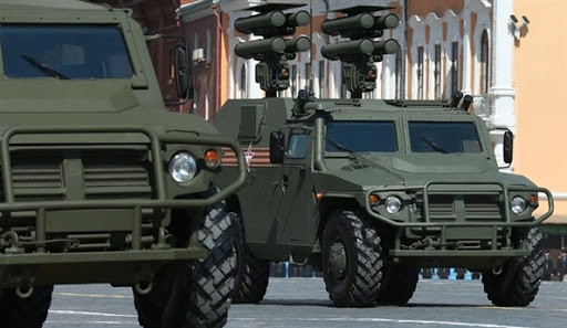 Nhà sản xuất cho biết, Kornet-EM rất thích hợp trong việc tác chiến trên các địa hình có bề mặt sa mạc-bình nguyên, trong các thung lũng nằm giữa các dãy núi, ở địa hình đồi núi khi ở trên các điểm cao khống chế, có thể phát hiện các mục tiêu ở cự ly trên 10-15 km. Hệ thống Kornet-EM có thể tiêu diệt xe tăng-thiết giáp, lô cốt, tàu thuyền và máy bay, trực thăng ở cự ly đến 10 km.