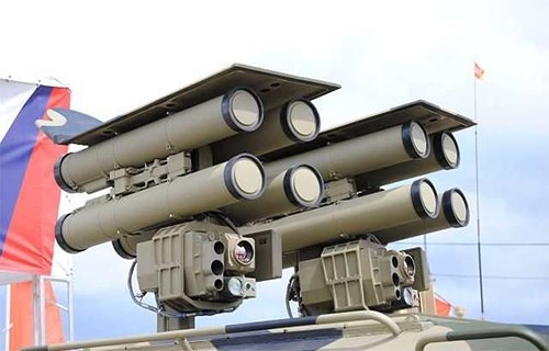 Nếu so sánh tính năng của Kornet-EM với các hệ thống tương tự khác, về hiệu quả chiến đấu, khi thực hiện các nhiệm vụ của hệ thống tên lửa chống tăng, Kornet-EM vượt trội các hệ tương tự về tổng thể các tham số từ 3-5 lần, trong khi lại đơn giản hơn trong sử dụng và bảo dưỡng và đạn tên lửa có giá rẻ hơn 3-4 lần.