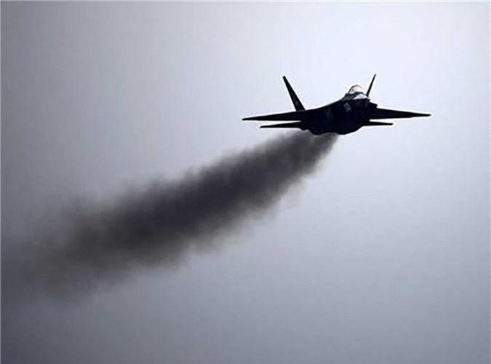 Với màn khói đen dày đặc khi bay thì không cần radar, ngay cả hệ thống nhận diện hồng ngoại trang bị trên máy bay chiến đấu cũng có thể phát hiện ra loại máy bay này.