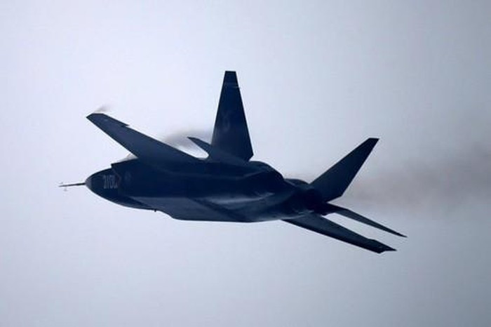 WS-13 được chế tạo dựa trên thiết kế của Liên Xô vào những năm 1970, bị đánh giá là hạn chế về chức năng và giảm khả năng tàng hình của máy bay.