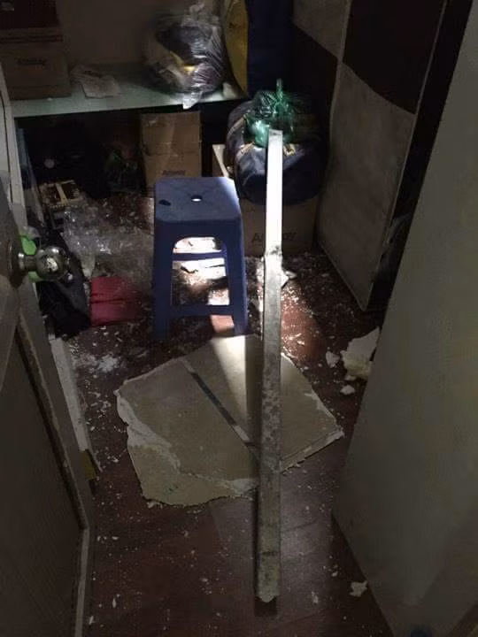 Hai thanh sat roi thung mai nha, gia chu suyt mat mang