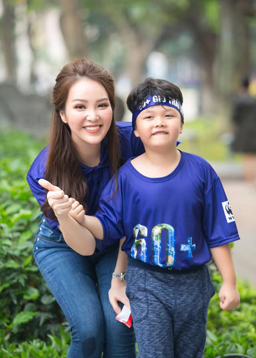 Con trai Thụy Vân năm nay đã vào lớp 1. Ảnh: FBNV