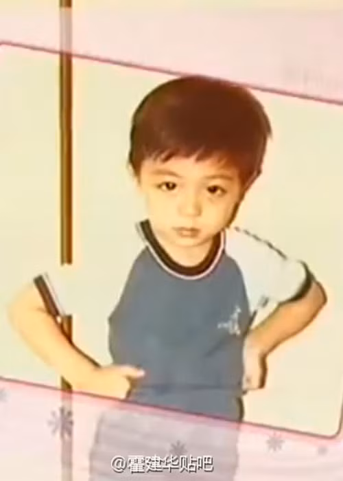 Khi còn nhỏ, chàng thiếu gia họ Hoắc kháu khỉnh, đáng yêu. Ảnh: Sina