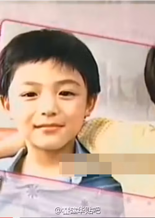 Nam diễn viên nổi tiếng xứ Trung sớm lộ vẻ điển trai. Ảnh: Sina