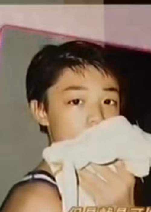 Hoắc Kiến Hoa vào thời niên thiếu được nhận xét có dáng vẻ thư sinh. Ảnh: Sina