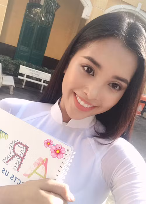 Hoa hậu Tiểu Vy sở hữu gương mặt vừa đậm nét Á Đông vừa rất Tây cùng vóc dáng cao ráo.