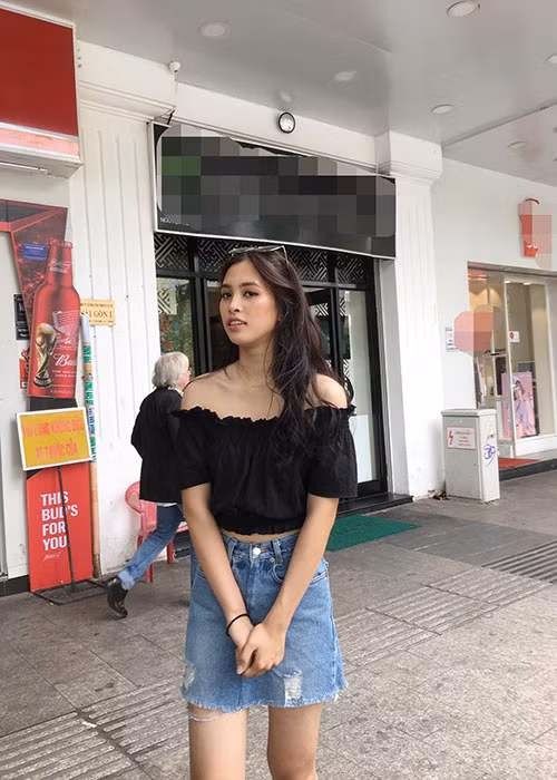 Nhiều người yêu thích hình ảnh Tiểu Vy giản dị hơn là những lúc cô váy áo lộng lẫy.