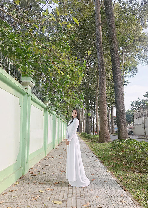 Sau khi đăng quang Hoa hậu Việt Nam 2018, người đẹp gốc Quảng Nam thử nghiệm nhiều phong cách.