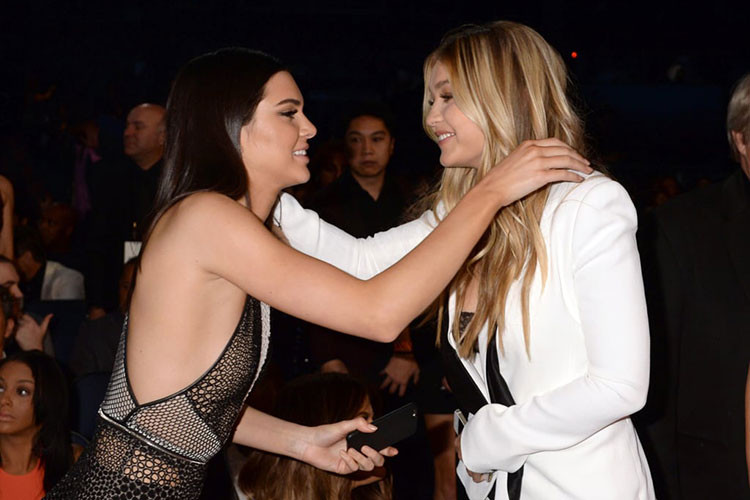 Vì có nhiều điểm chung nên Kendall và Gigi trở thành đôi bạn thân trong làng giải trí Hollywood.