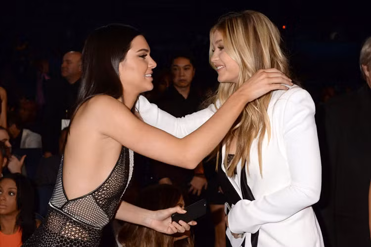 Vì có nhiều điểm chung nên Kendall và Gigi trở thành đôi bạn thân trong làng giải trí Hollywood.