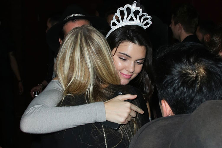 Nhiều người ngưỡng mộ tình cảm của chân dài Kendall và cô bạn thân giữa làng giải trí xô bồ.