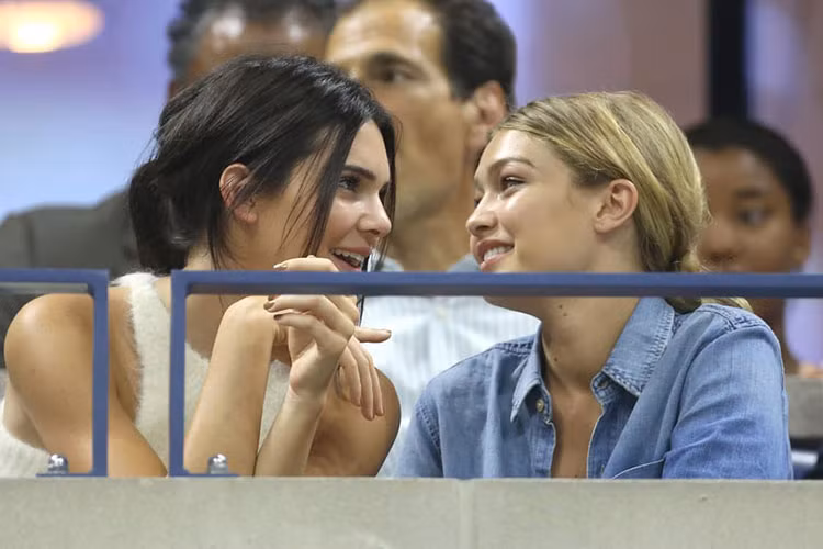 Không ít lần, Kendall và Gigi được bắt gặp trò chuyện thân thiết.