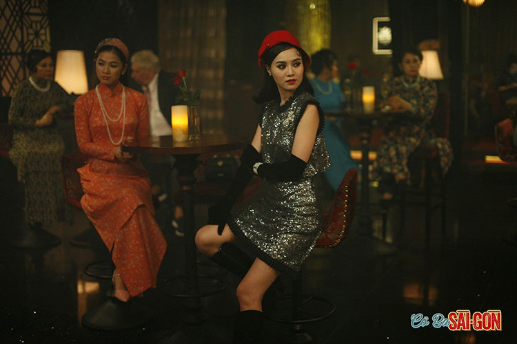 Lan Ngọc tiếp tục lột xác trong năm 2017 khi góp mặt trong bộ phim "Cô Ba Sài Gòn". Để diễn tròn vai, cô đã phải học rất nhiều thứ từ cắt may đến học tiếng Pháp. Kết quả, xuất hiện trên "Cô Ba Sài Gòn" khi công chiếu, càng về sau, Lan Ngọc càng nhập vai. Ảnh: Zing
