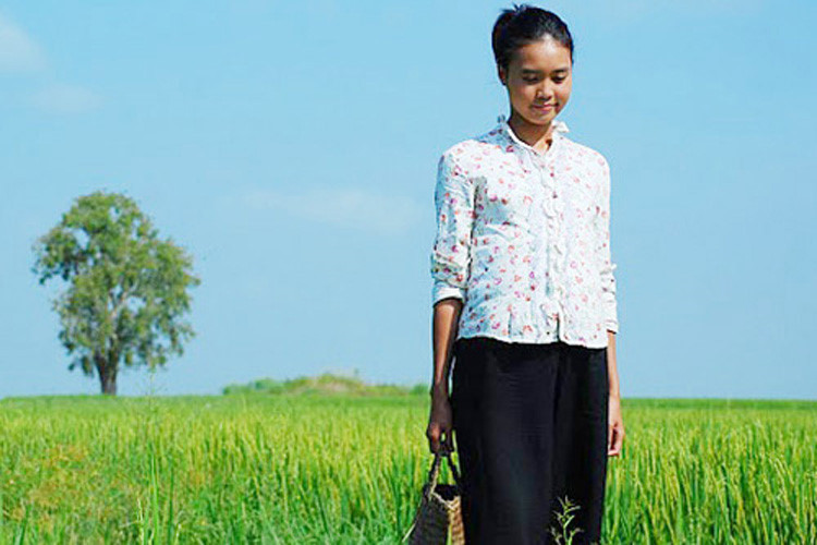 Trong "Cánh đồng bất tận", Lan Ngọc gây bất ngờ khi hóa thân tự nhiên nhân vật Nương. Vai diễn giúp cô nổi tiếng và ẵm loạt giải thưởng: Nữ diễn viên điện ảnh tại Mai Vàng 2011, Nữ diễn viên chính xuất sắc tại Liên hoan phim quốc gia 2011 và Nữ chính phim truyện nhựa tại Cánh diều vàng 2010. Ảnh: Đẹp plus