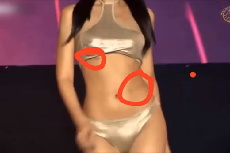 Ở phần thi trình diễn áo tắm, Ngân Anh lộ dấu vết lạ trên cơ thể. Ảnh: Ngôi sao