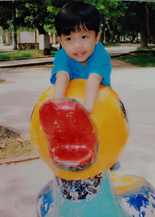 Theo thông tin, nhiều năm nay, Vân Dung và con trai sống bên nhau ở Hà Nội trong khi đó, ông xã của Vân Dung sống ở Sài Gòn.