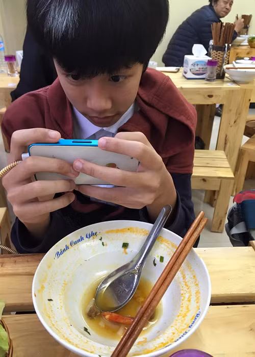 Vân Dung chia sẻ, ở tuổi mới lớn, con trai không còn nhất nhất nghe theo ý mẹ nữa, cũng bày tỏ quan điểm của mình.