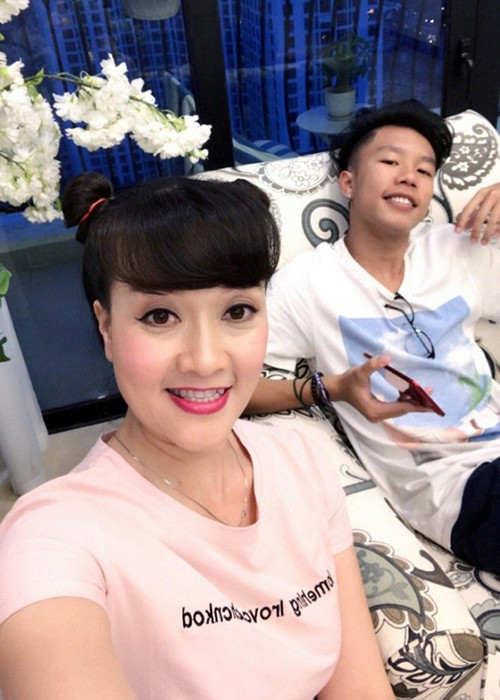 Nữ nghệ sĩ hài Vân Dung hạnh phúc với cuộc sống hiện tại bên chồng con.