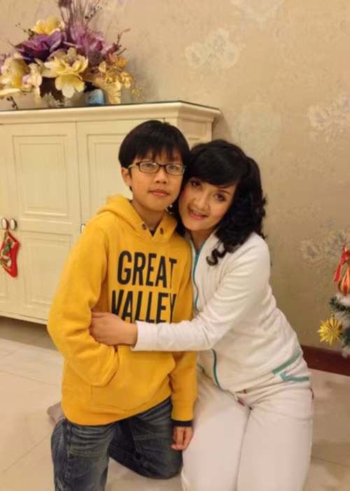 "Nhím còn bé nhưng rất tình cảm và còn biết tiết kiệm cho mẹ nữa, con chưa bao giờ đòi hỏi, mè nheo gì ở mẹ", cô tự hào chia sẻ. Ảnh: Người đưa tin