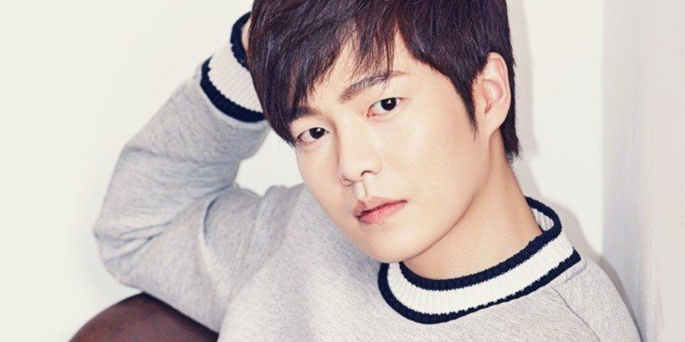 Vào ngày 2 tháng 1, chánh án Lee Un Hak của Tòa án quận trung tâm Seoul đã ra lệnh bắt giữ nam ca sĩ Son Seung Won với hành vi say rượu lái xe gây tai nạn và chạy trốn khỏi hiện trường.