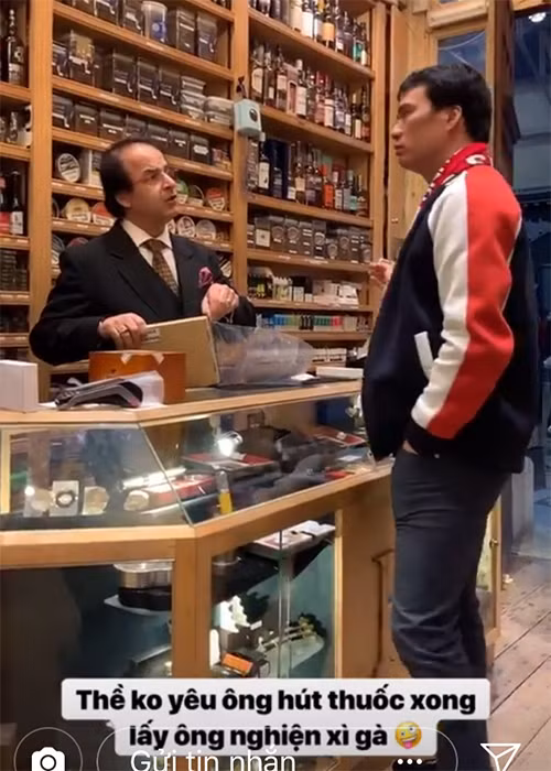 Nàng á hậu gốc Hà thành còn thoải mái chia sẻ về ông xã như cô từng thề không yêu người hút thuốc xong lại lấy chồng nghiện xì gà.