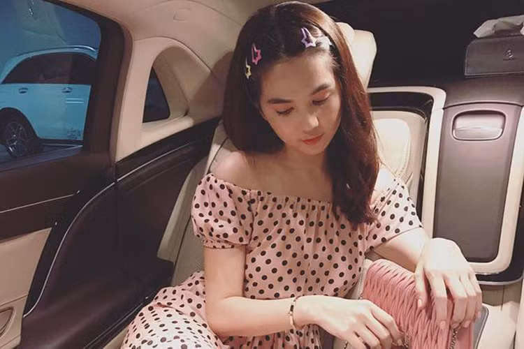 Sở hữu gương mặt baby, "nữ hoàng nội y" không khó để "cưa sừng làm nghé".