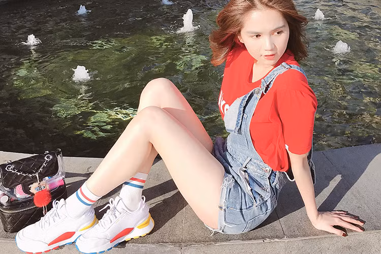 Ở tuổi 30, Ngọc Trinh có trong tay nhiều thứ như nhà đẹp, xe sang, tiền bạc.