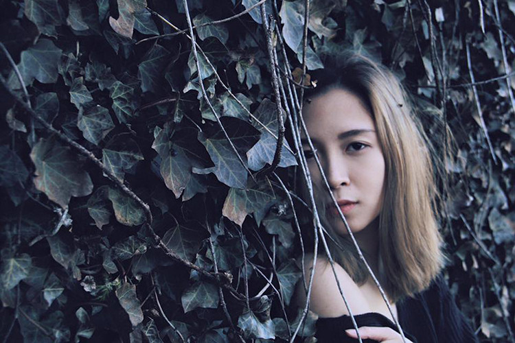 Bảo Linh là con gái của danh hài Xuân Hinh. Em sở hữu khuôn mặt phúc hậu, làn da trắng trẻo.