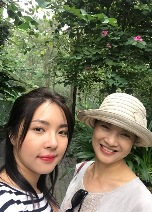 Ngoài nhan sắc đáng ghen tị, con gái của nghệ sĩ Lê Khanh còn thông minh, ngoan ngoãn.