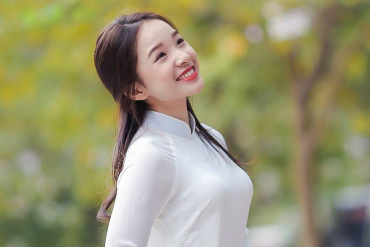 Xinh đẹp như hot girl, con gái của ca sĩ Thanh Thanh Hiền lại chọn con đường kinh doanh.