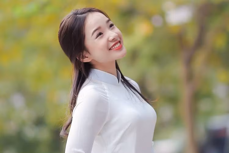 Xinh đẹp như hot girl, con gái của ca sĩ Thanh Thanh Hiền lại chọn con đường kinh doanh.