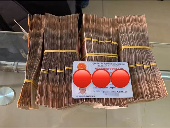 Thanh nien xach hang tram trieu di mua chiec xe Dream quy hiem-Hinh-2