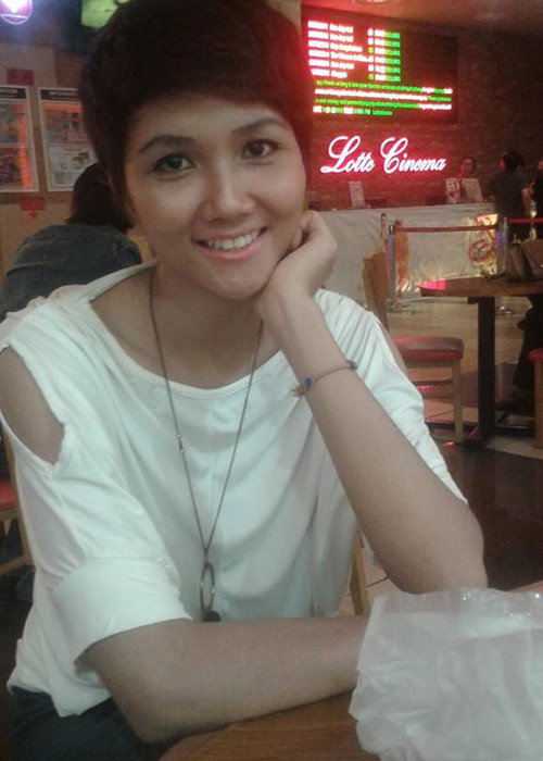 Theo thời gian, H'hen Niê lột xác thành công. Và với lợi thế ngoại hình, cô bắt đầu đi làm người mẫu.