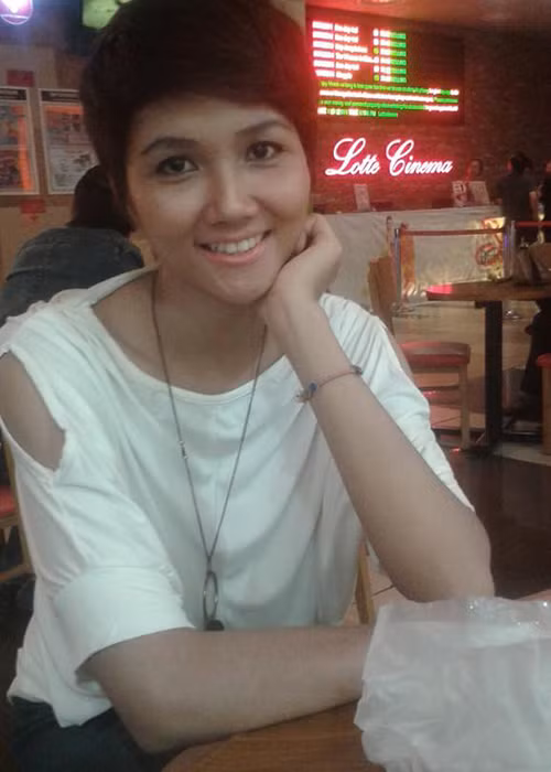 Theo thời gian, H'hen Niê lột xác thành công. Và với lợi thế ngoại hình, cô bắt đầu đi làm người mẫu.