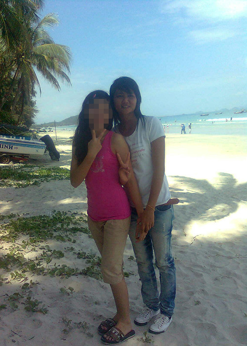 H'hen Niê thời đi học ăn mặc khá giản dị.