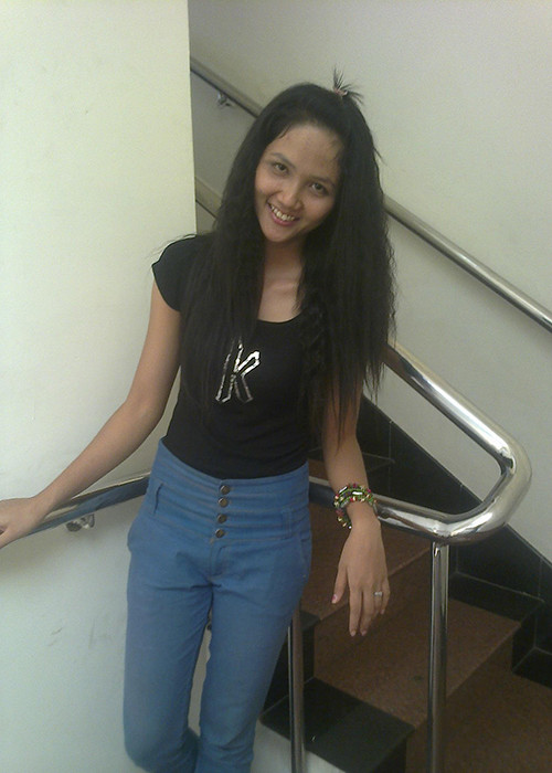 Khi còn là sinh viên, H'hen Niê làm nhiều công việc để trang trải cuộc sống từ đi làm "osin", nhân viên chạy bàn, phát tờ rơi đến làm gia sư.