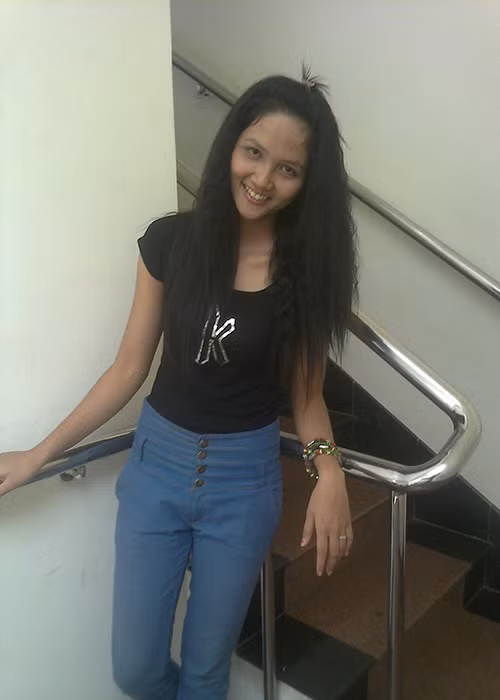 Khi còn là sinh viên, H'hen Niê làm nhiều công việc để trang trải cuộc sống từ đi làm "osin", nhân viên chạy bàn, phát tờ rơi đến làm gia sư.